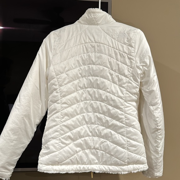 The North Face White Reversible Puffer Jacket size xs - Picture 7 of 10